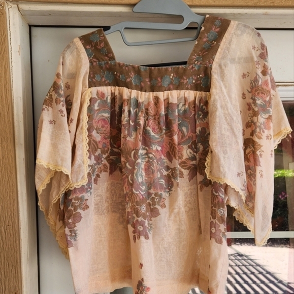 VINTAGE  70s CUTE LACE & FLORAL FABRIC BELL SLEEVES CROP TOP SHIRT BLOUSE - Picture 7 of 10